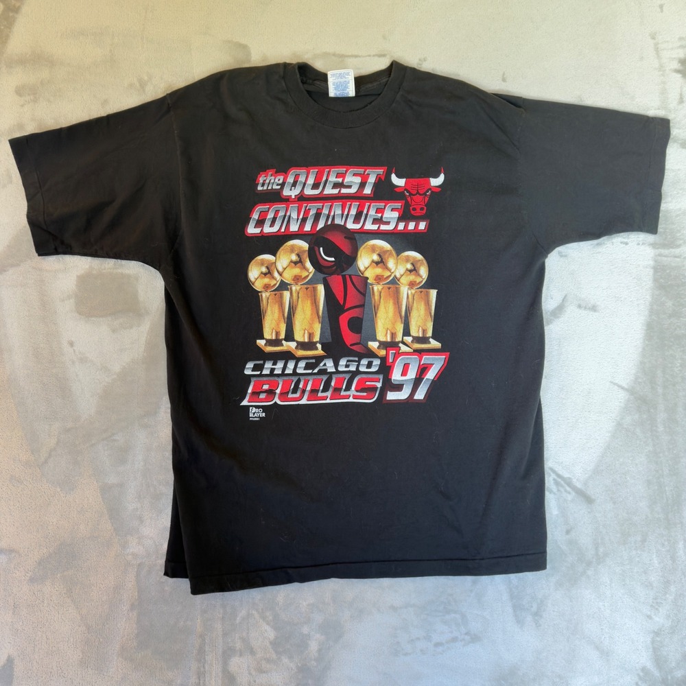 Vintage 1997 Chicago Bulls Quest Continues NBA Preseason Tour T-Shirt Pro Player